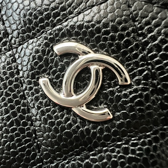 ❌❌Classic Quilted CC Logo Black Caviar Double Zip Case w/ Silver Hardware - Picture 8 of 13